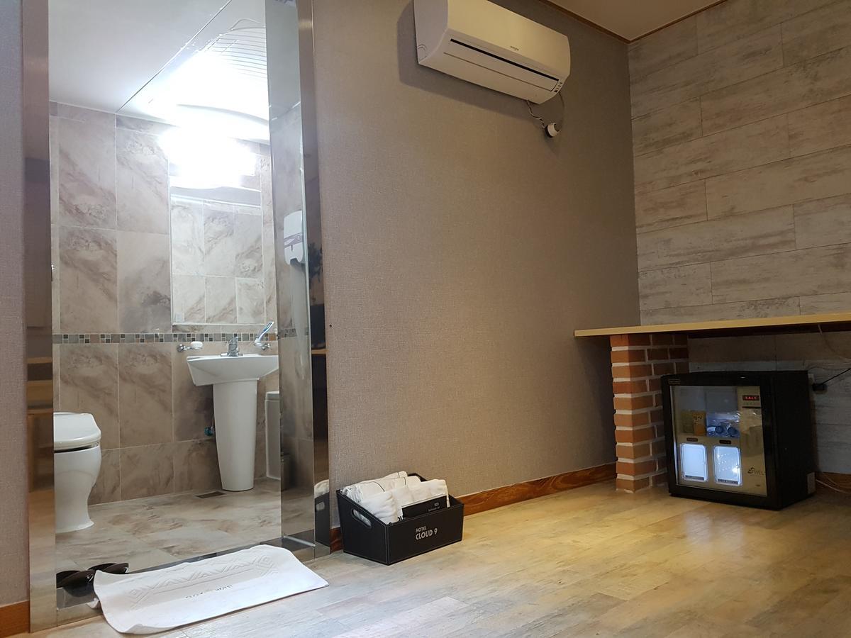 Cloud Nine Hotel Gimhae Phòng bức ảnh